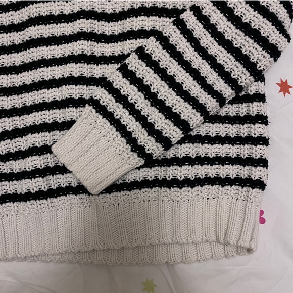 KNIT Stripped Black and White Cozy Sweater - Picture 5 of 5